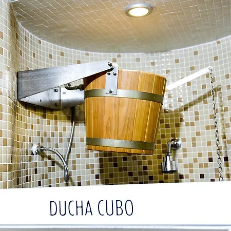 Monarque Cendrillon מלון