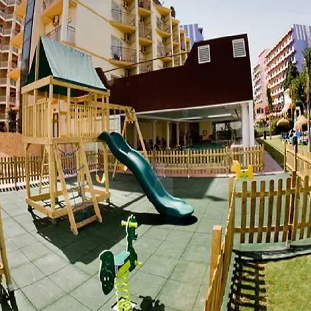 Monarque Cendrillon מלון