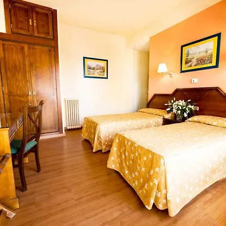 Monarque Cendrillon 3* פואנגירולה