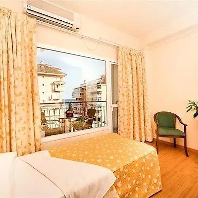 Monarque Cendrillon 3*