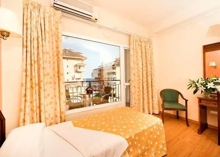 Monarque Cendrillon 3*