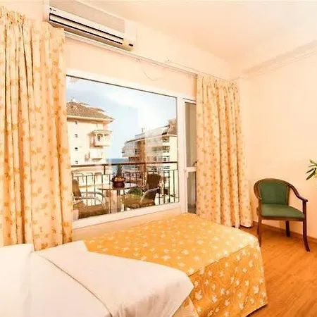 Monarque Cendrillon 3*