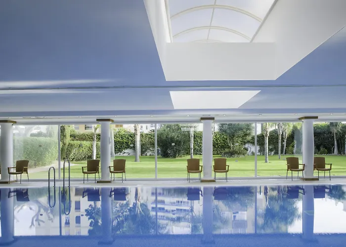 Monarque Cendrillon Hotel